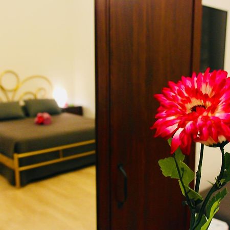 Rho Gloria 2 Otel Dış mekan fotoğraf