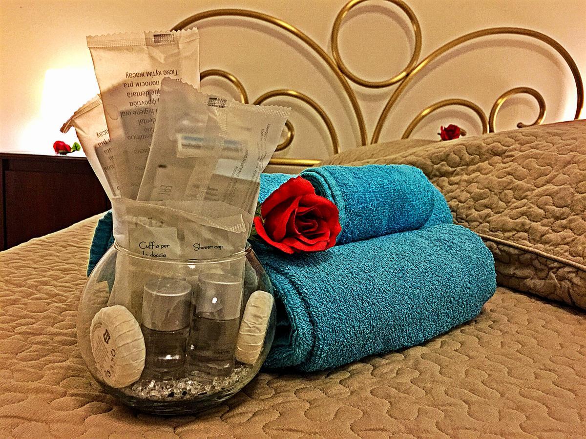 Rho Gloria 2 Otel Dış mekan fotoğraf